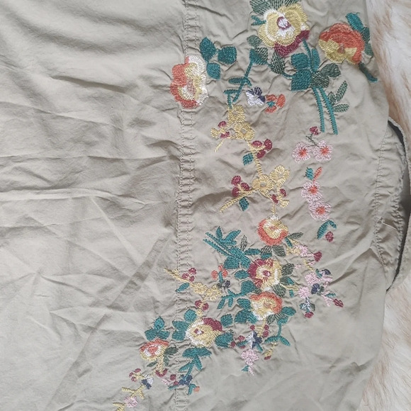 Madewell Embroidered back safari shirt tie front Large NWOT - Picture 5 of 9